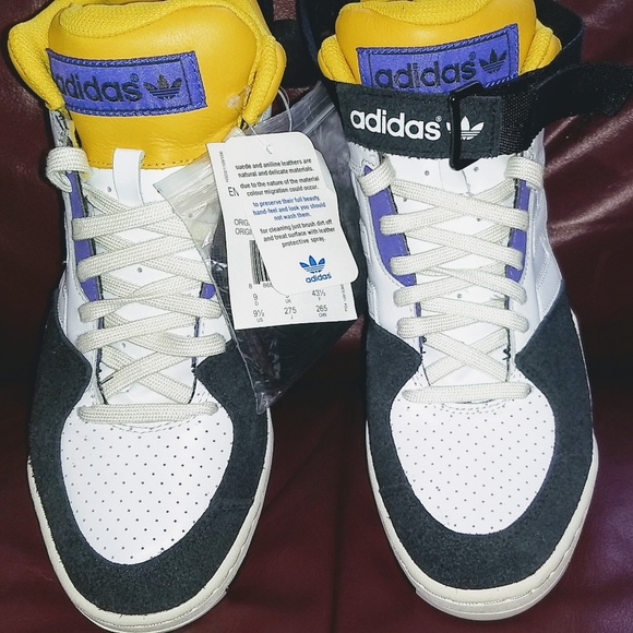 NWT Adidas athletic shoes Originals RETRO MEN 9.5 LAKERS COLORS Gold Purple